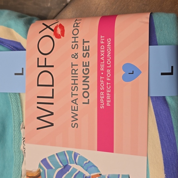 NWT Wildfox Sweatshirt and Short Lounge Set in Large - Picture 3 of 6
